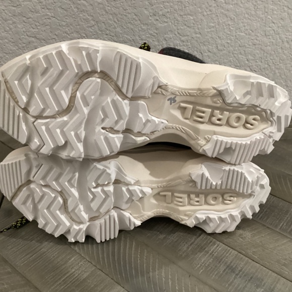 SOREL Kinetic Breakthru Conquest Waterproof Boot (Women), size 9.5 - Picture 7 of 12